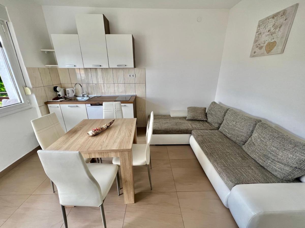 Apartman Velly Ядраново Екстериор снимка